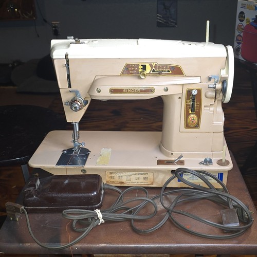Vintage 1958 singer - singer, sewing